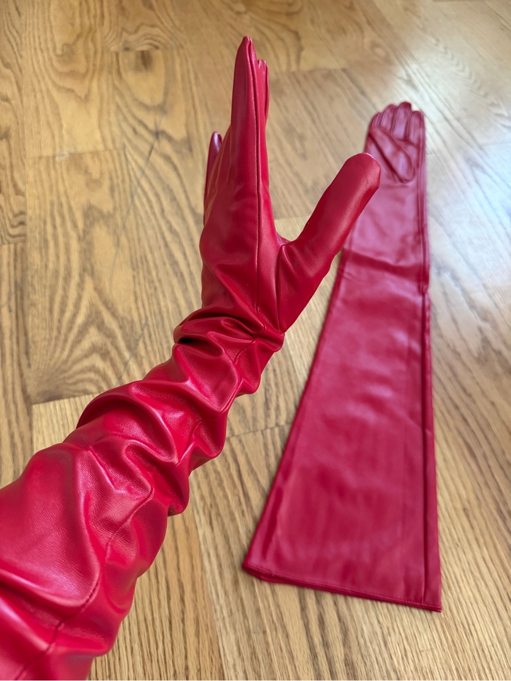Long Red faux Leather Opera Gloves - Women Accessories S-M - Picture 5 of 9